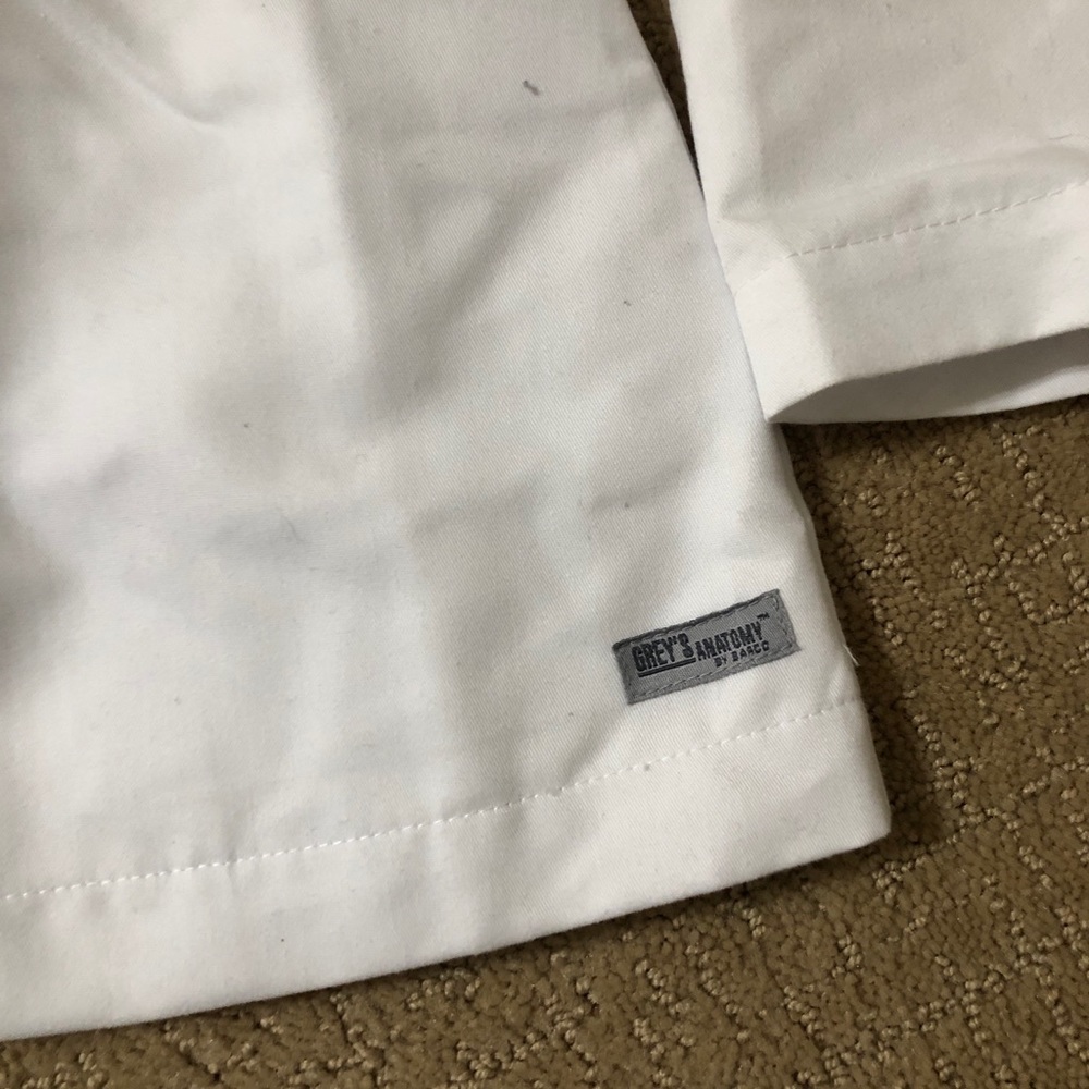 Women’s Grey’s Anatomy Lab Coat - Picture 5 of 8
